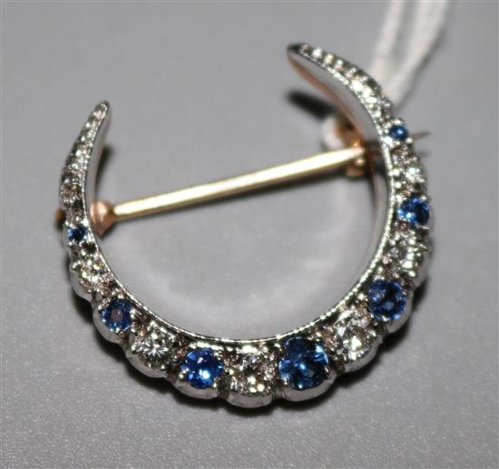 A modern Victorian style 9ct gold, sapphire and diamond crescent brooch, 1in.